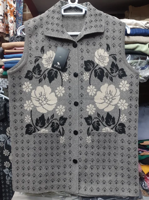 kral-women-knitted-vest-large-flower08.jpg