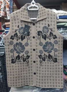 kral-women-knitted-vest-large-flower06.jpg