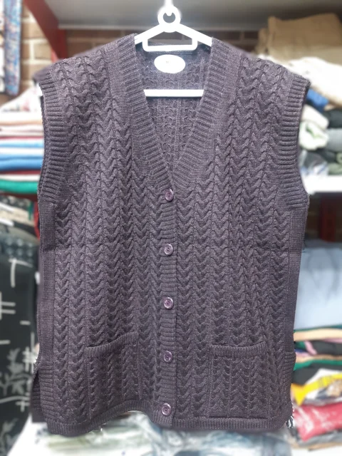 mari-yarn-knitted-vest01.jpg