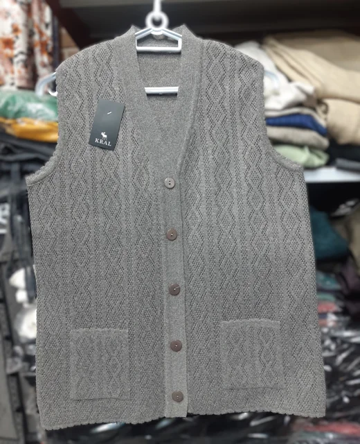 biscuity-kral-womens-knit-vest8.webp