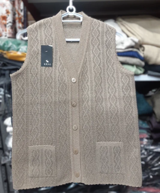 biscuity-kral-womens-knit-vest9.webp