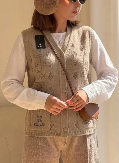 kral-womens-rose-knit-vest-wholesale.webp