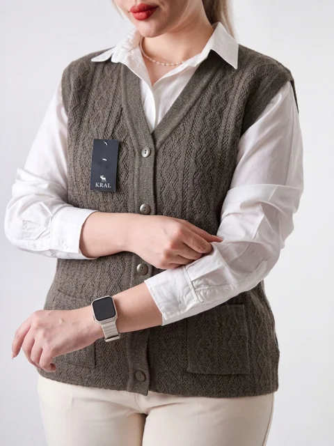 biscuity-kral-womens-knit-vest2.webp